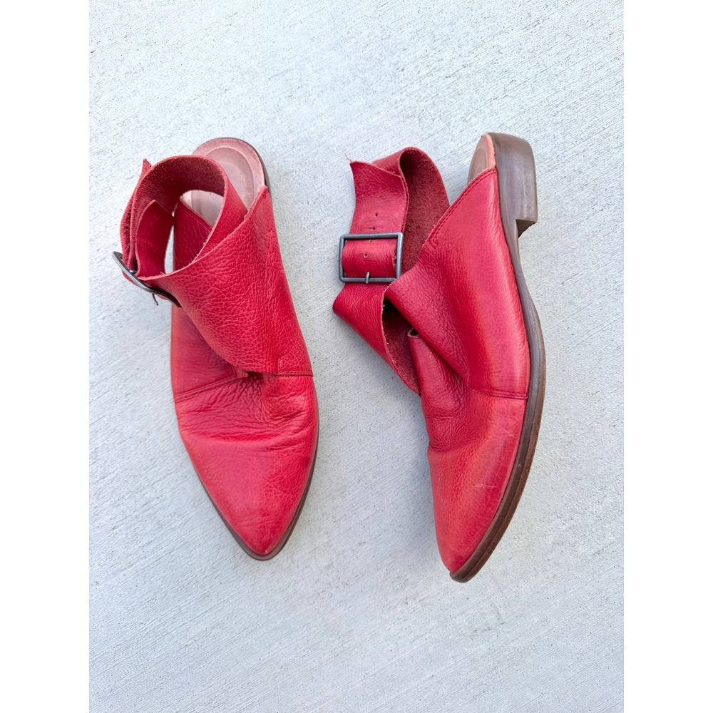Free People Red Leather Slingback Mules Pointed Toe Buckle Ankle Strap Flats 40 - Picture 2 of 8
